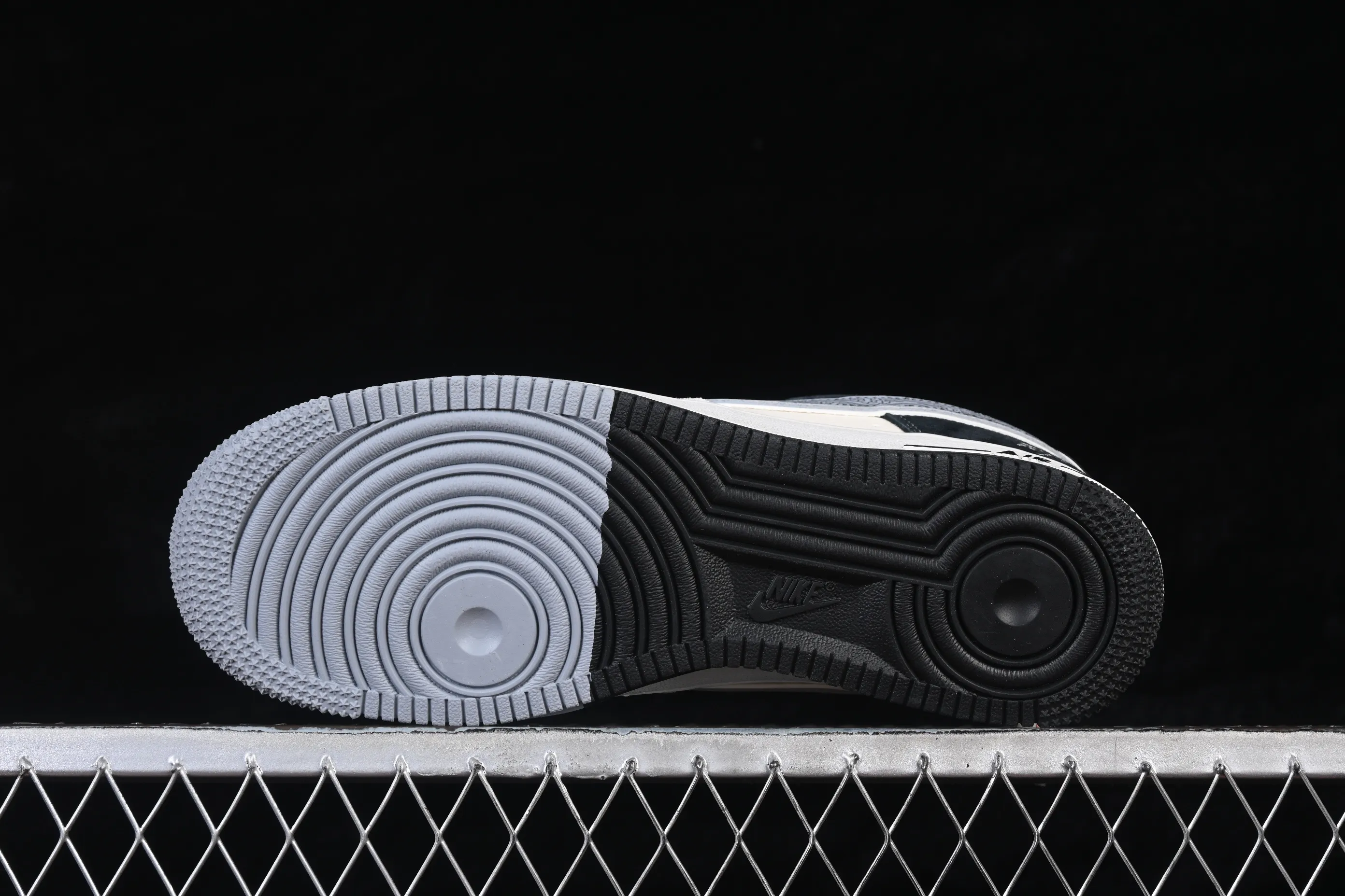 All categories Nk Air Force 1 Air Force series Nk Air Force 1 Low Air Force low-top Nike Air Force 1'07 Low Black and white national style Air Force 1 low-top casual sneakers HT5088-636